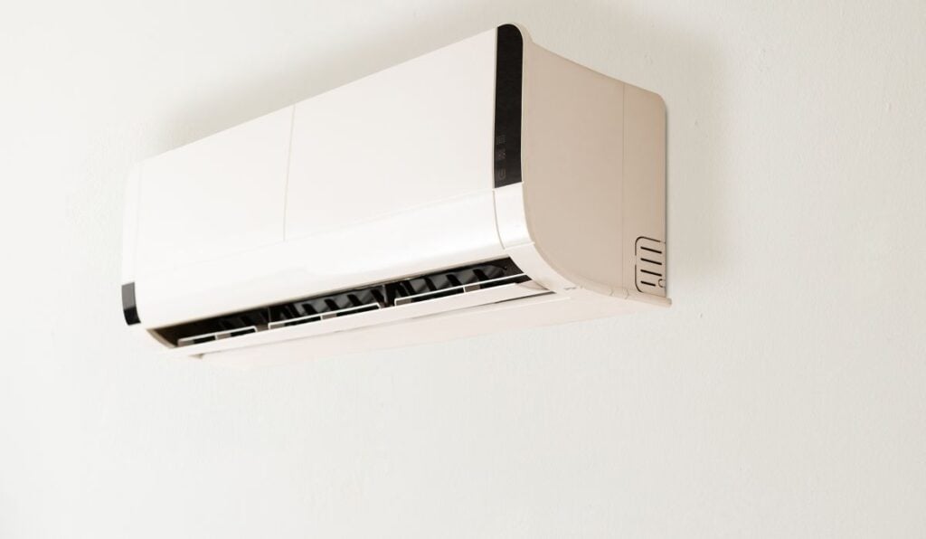 Relaxing after turning on the ac