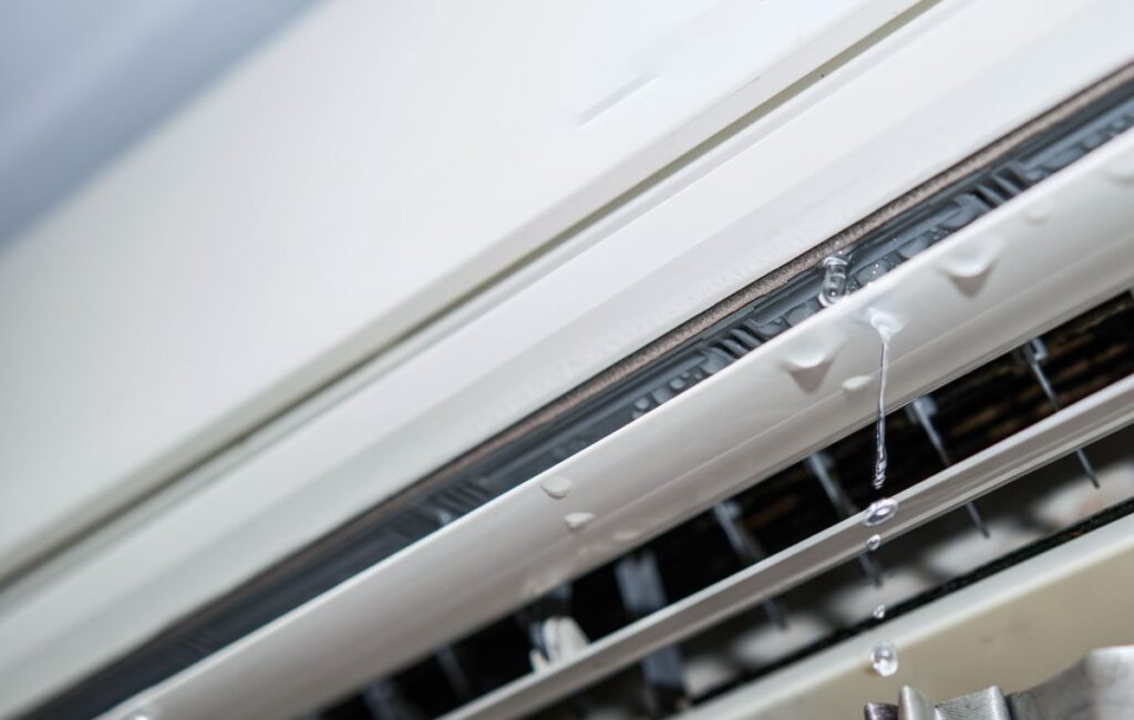 Water leaking from the air conditioner drips from the cooler