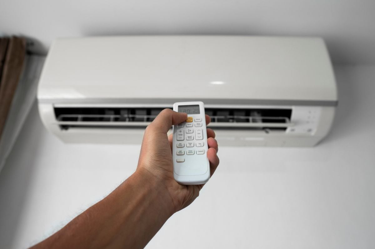 holding rc and adjusting temperature of air conditioner AC Short Cycling